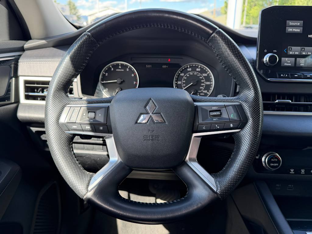 Thumbnail: 2023 Mitsubishi Outlander - 8
