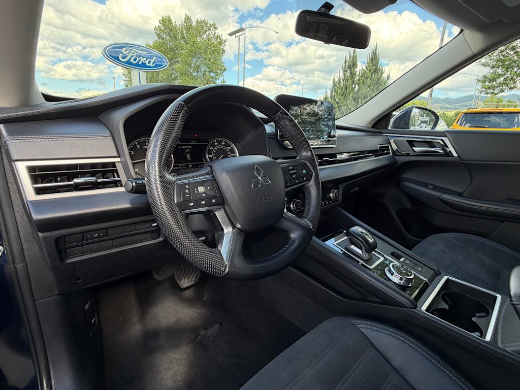 Thumbnail: 2023 Mitsubishi Outlander - 2