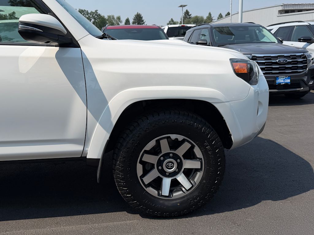 Thumbnail: 2019 Toyota 4Runner - 8