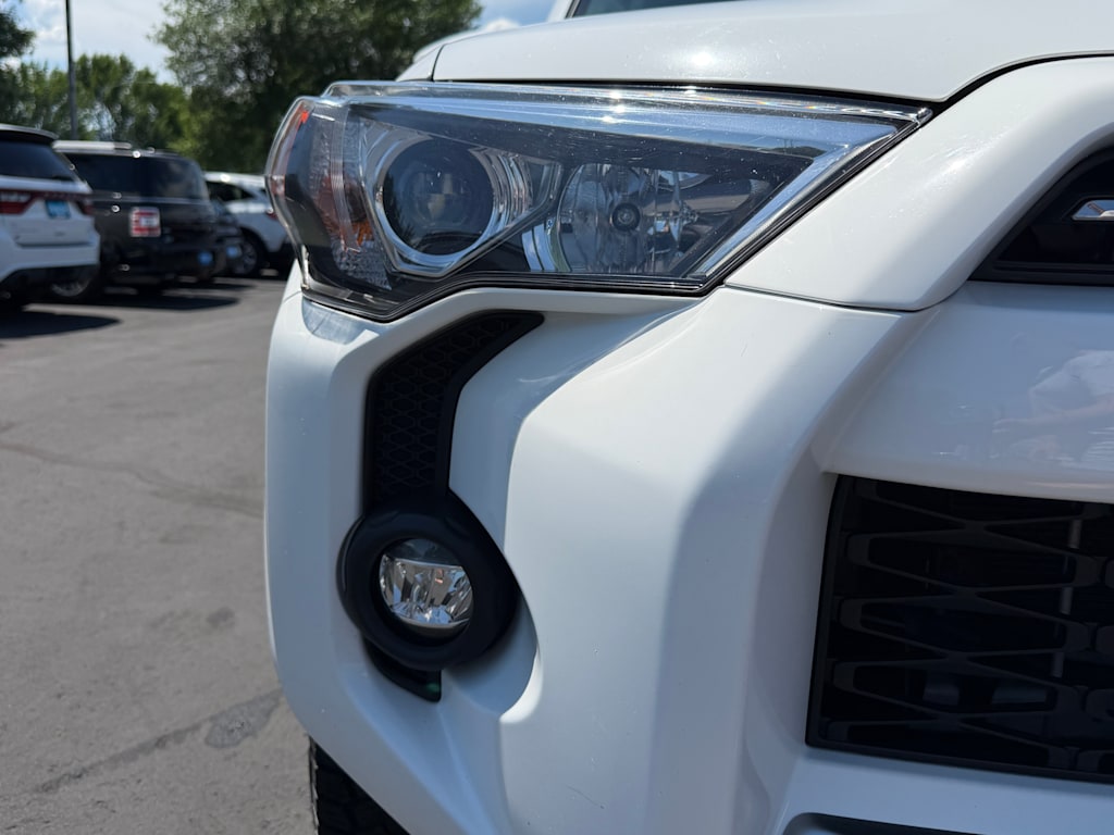 Thumbnail: 2022 Toyota 4Runner - 18