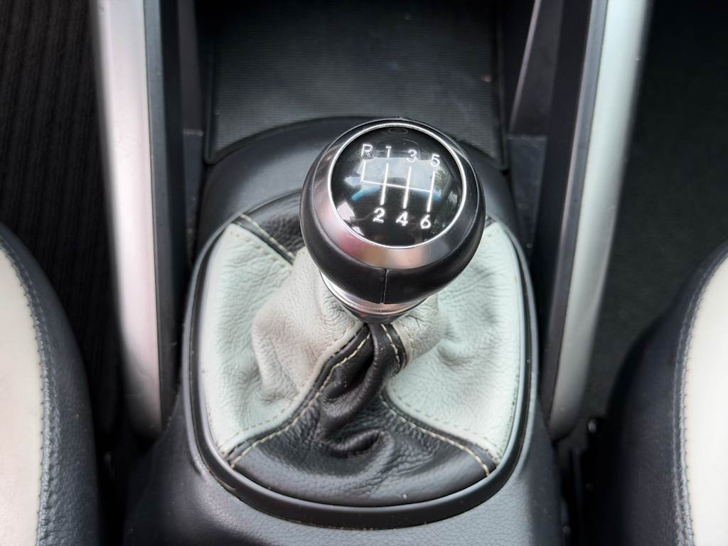 Thumbnail: 2015 Hyundai Veloster - 11
