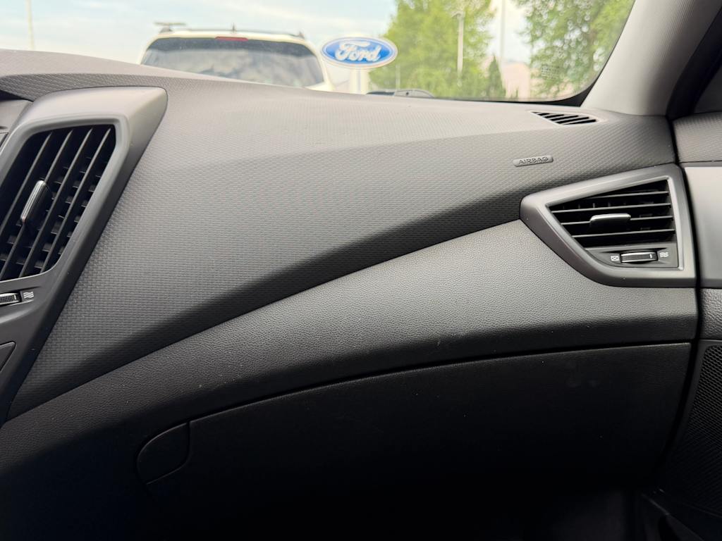 Thumbnail: 2015 Hyundai Veloster - 26