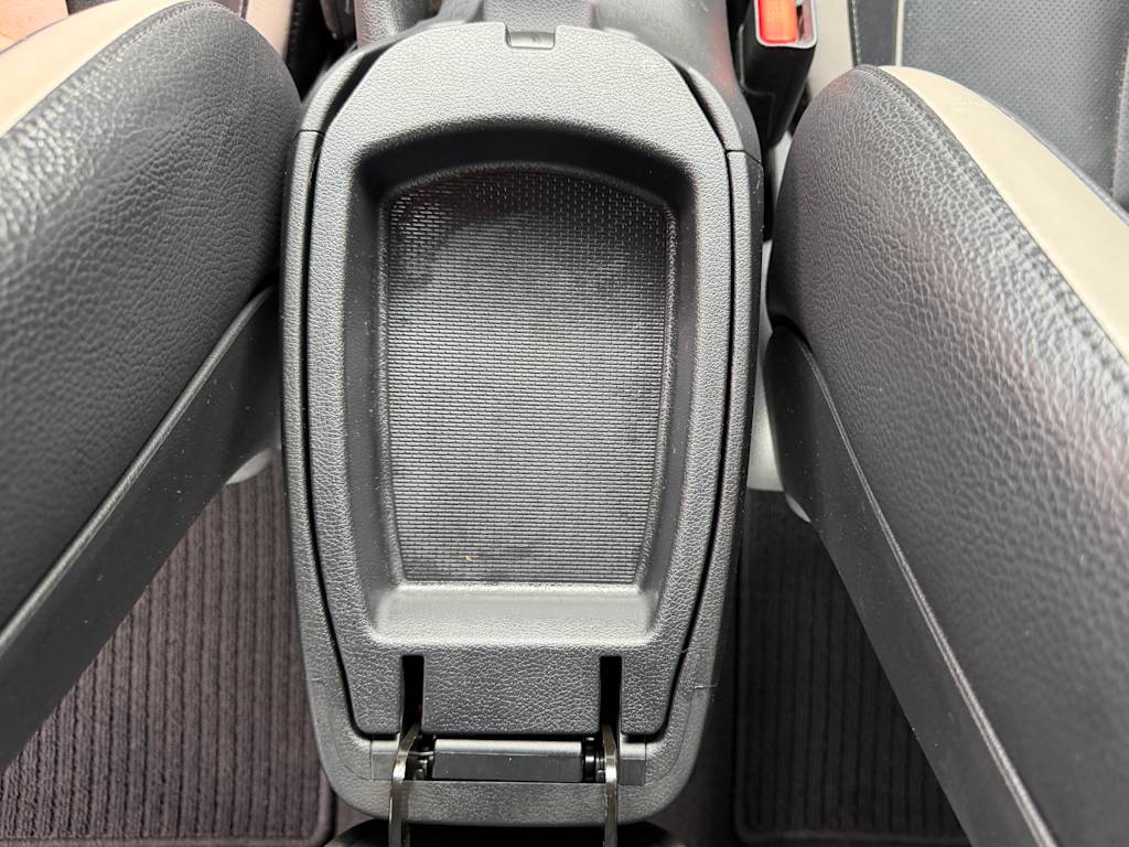 Thumbnail: 2015 Hyundai Veloster - 24