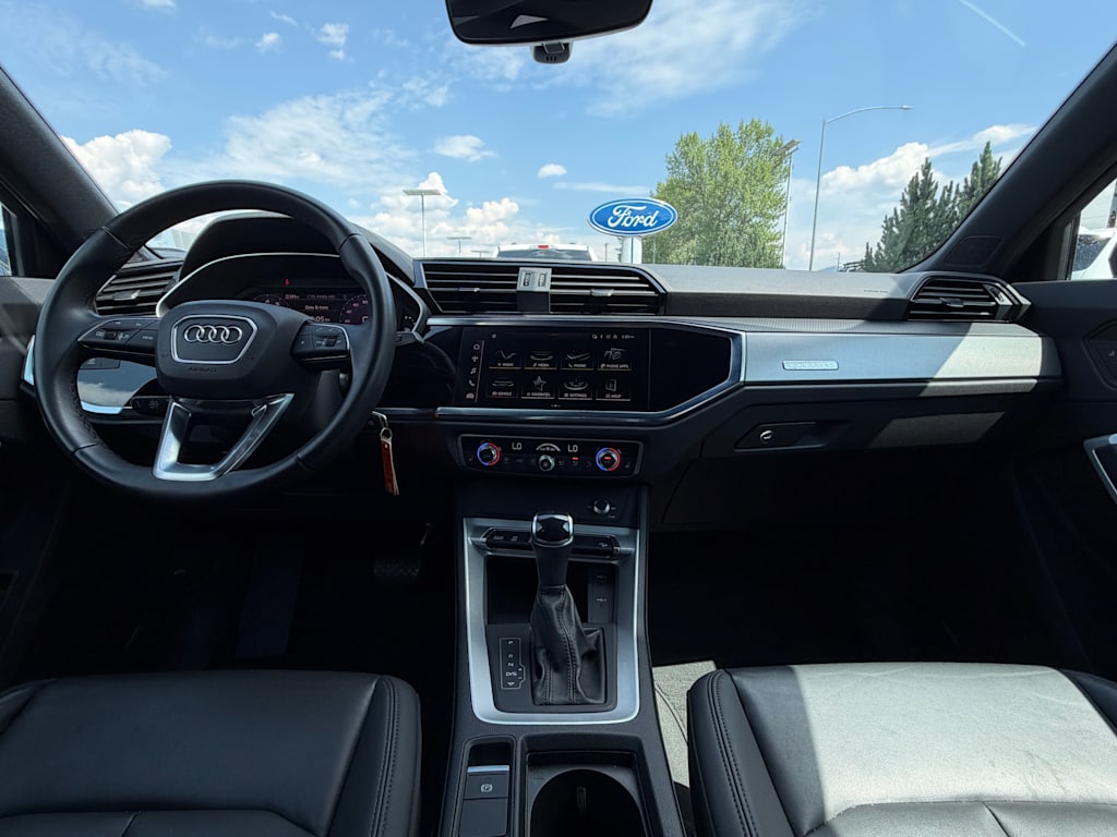Thumbnail: 2025 Audi Q3 - 11