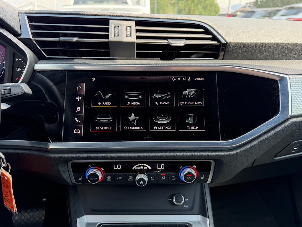 Thumbnail: 2025 Audi Q3 - 12