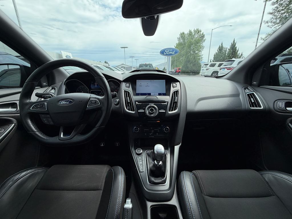 Thumbnail: 2016 Ford Focus - 10