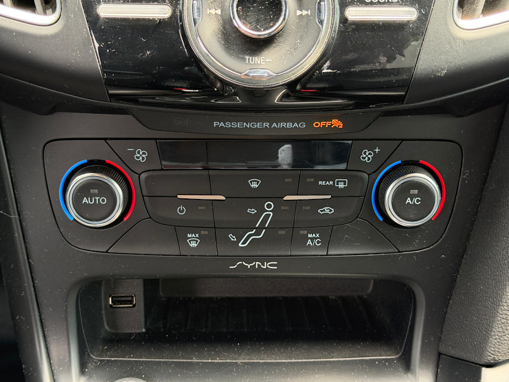 Thumbnail: 2016 Ford Focus - 23