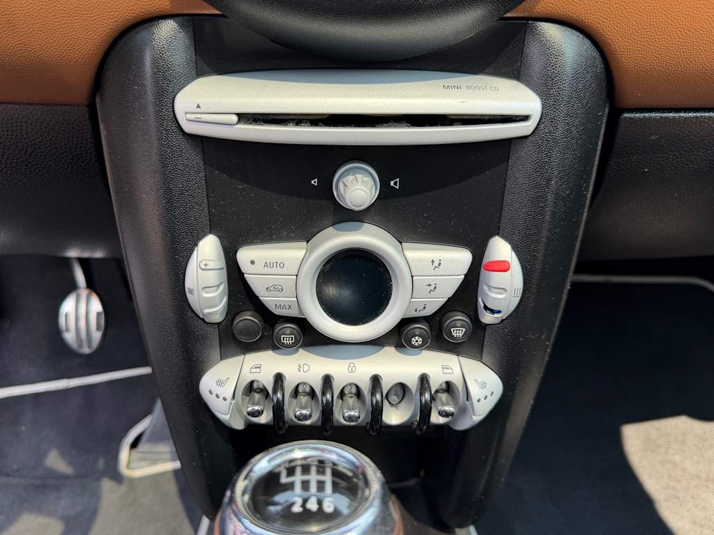 Thumbnail: 2010 MINI Cooper - 12