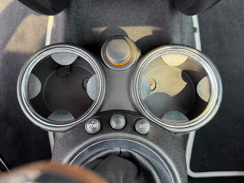 Thumbnail: 2010 MINI Cooper - 23