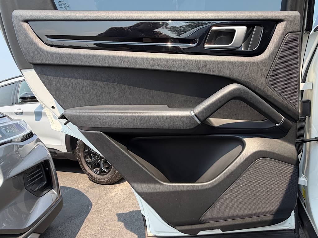 Thumbnail: 2023 Porsche Cayenne - 26