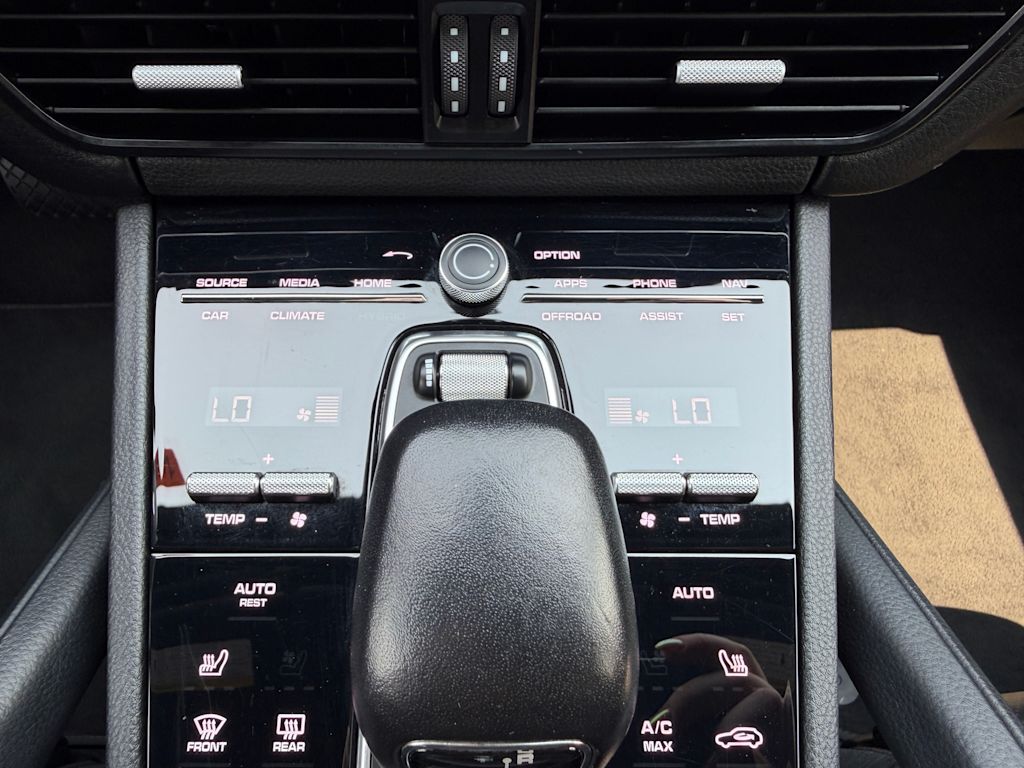 Thumbnail: 2023 Porsche Cayenne - 12