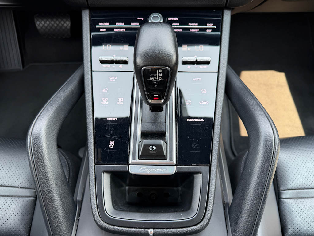 Thumbnail: 2023 Porsche Cayenne - 23