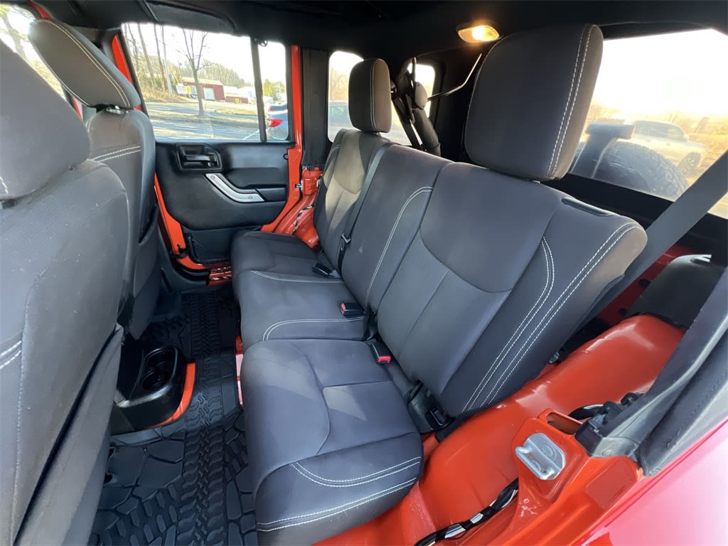 2015 Jeep Wrangler Unlimited Sahara 27