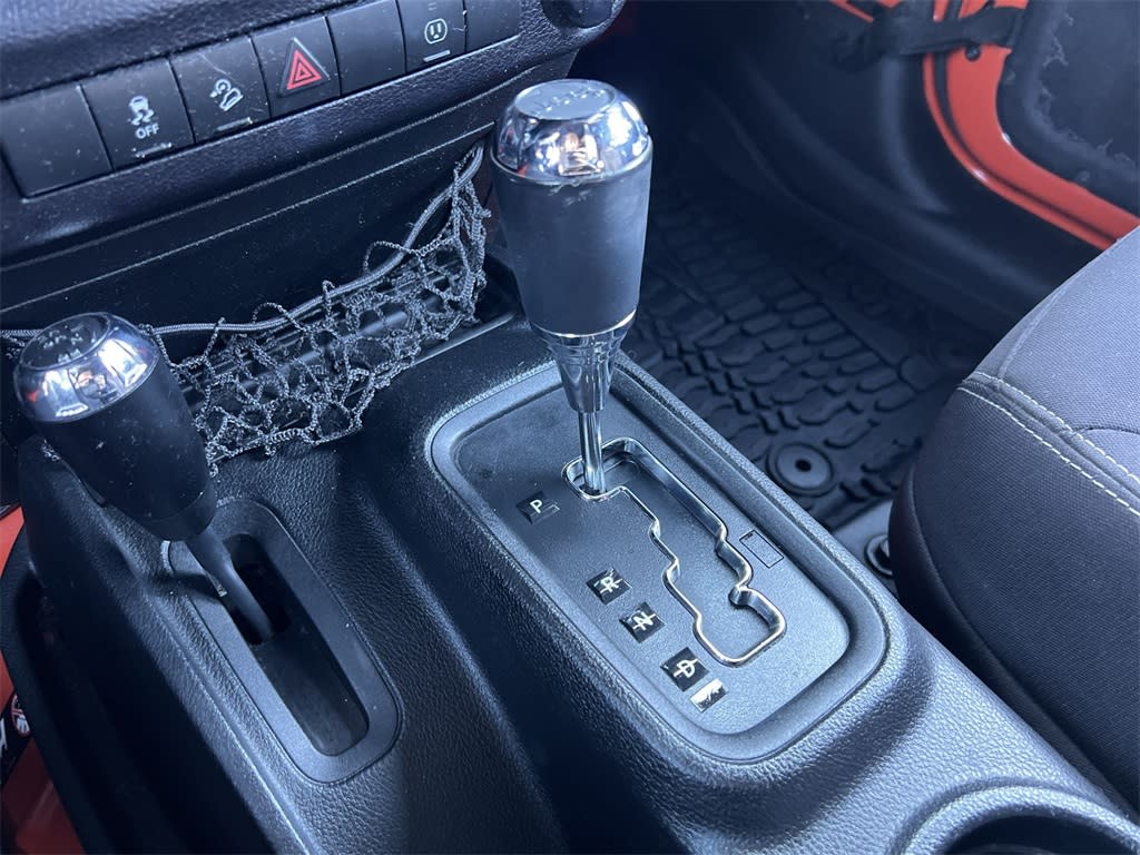 2015 Jeep Wrangler Unlimited Sahara 14