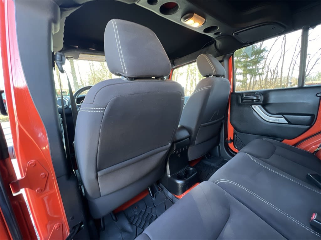 2015 Jeep Wrangler Unlimited Sahara 12