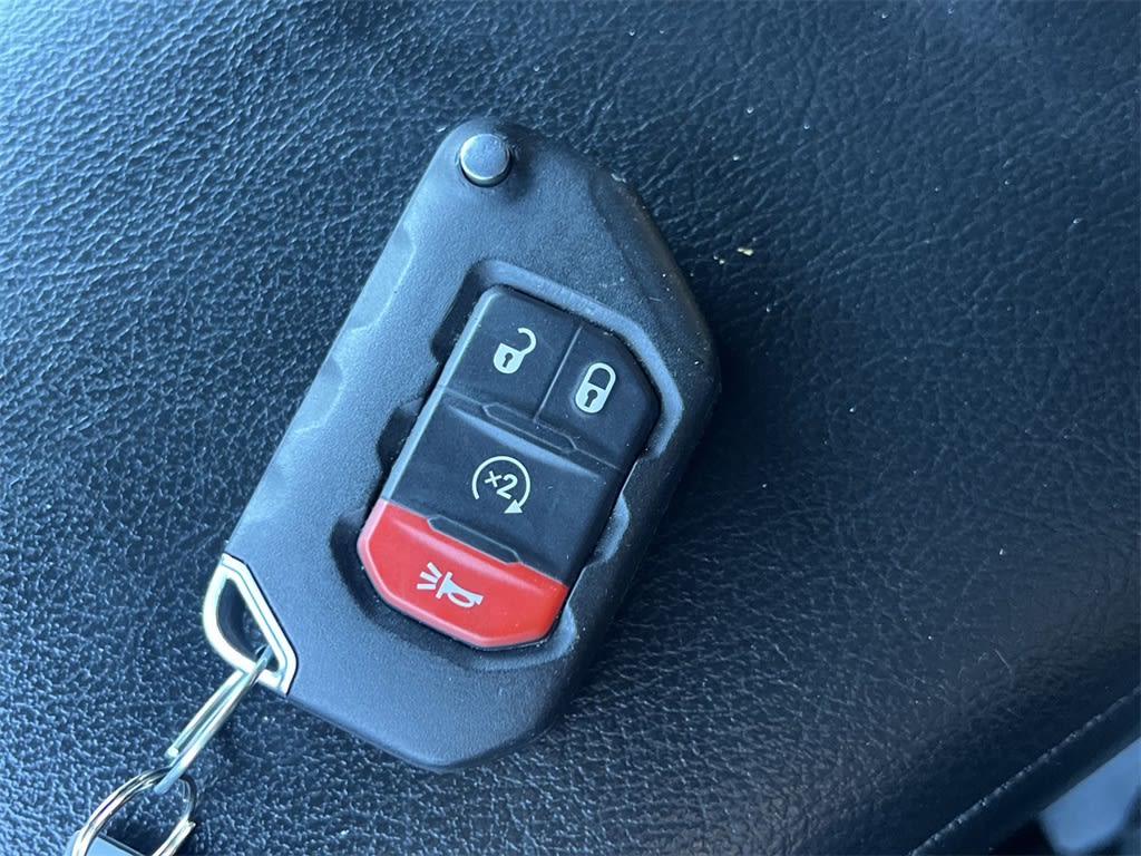 Thumbnail: 2018 Jeep Wrangler - 17