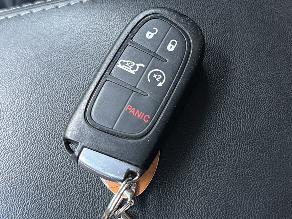 Thumbnail: 2019 Jeep Cherokee - 18