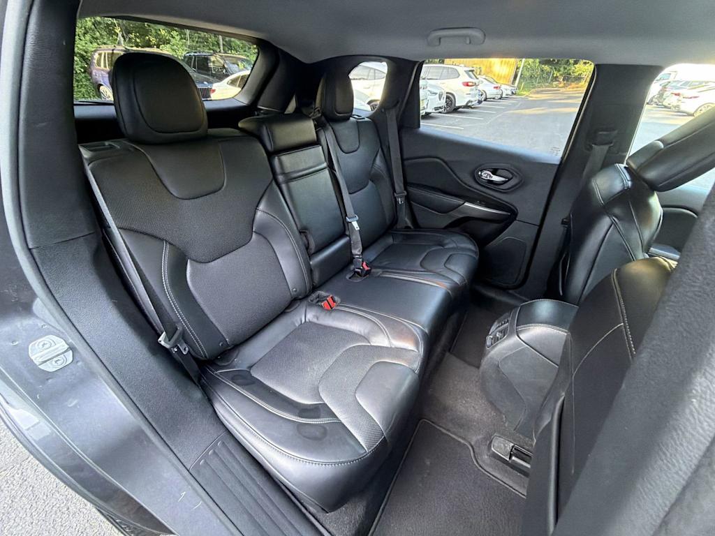 Thumbnail: 2019 Jeep Cherokee - 29