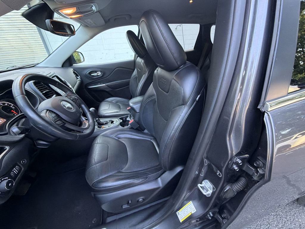 Thumbnail: 2019 Jeep Cherokee - 10