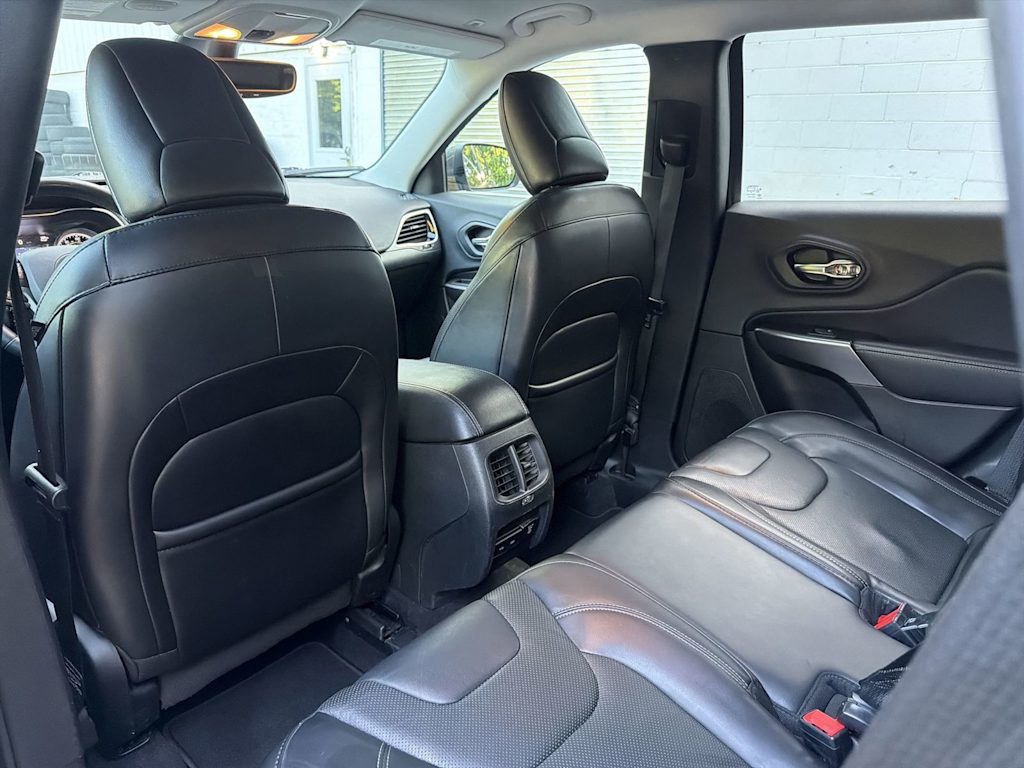 Thumbnail: 2019 Jeep Cherokee - 12