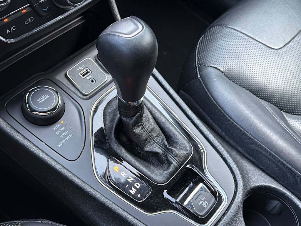 Thumbnail: 2019 Jeep Cherokee - 15
