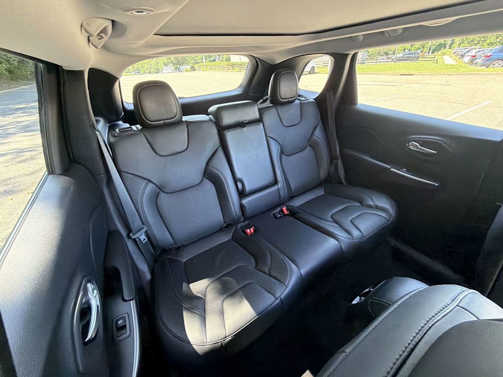 Thumbnail: 2021 Jeep Cherokee - 29