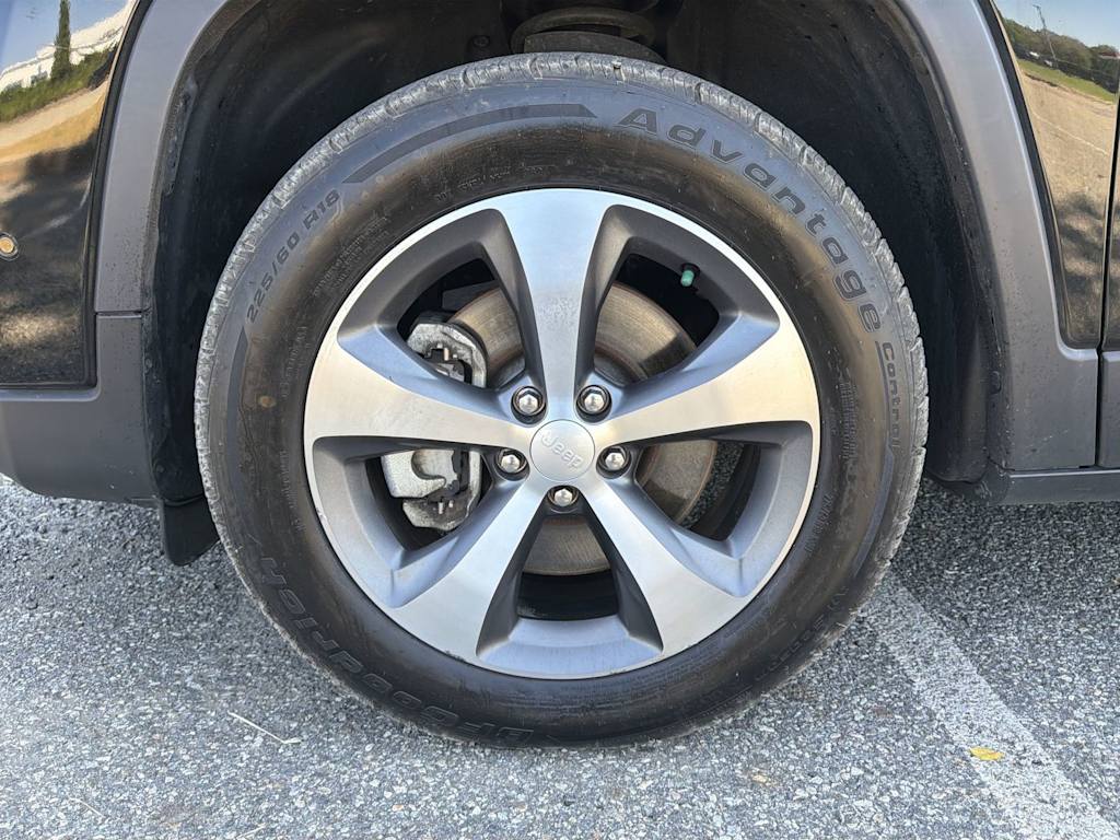 Thumbnail: 2021 Jeep Cherokee - 8