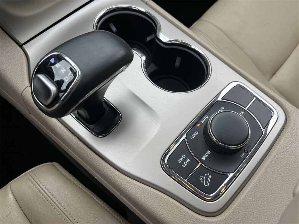 Thumbnail: 2015 Jeep Grand Cherokee - 16