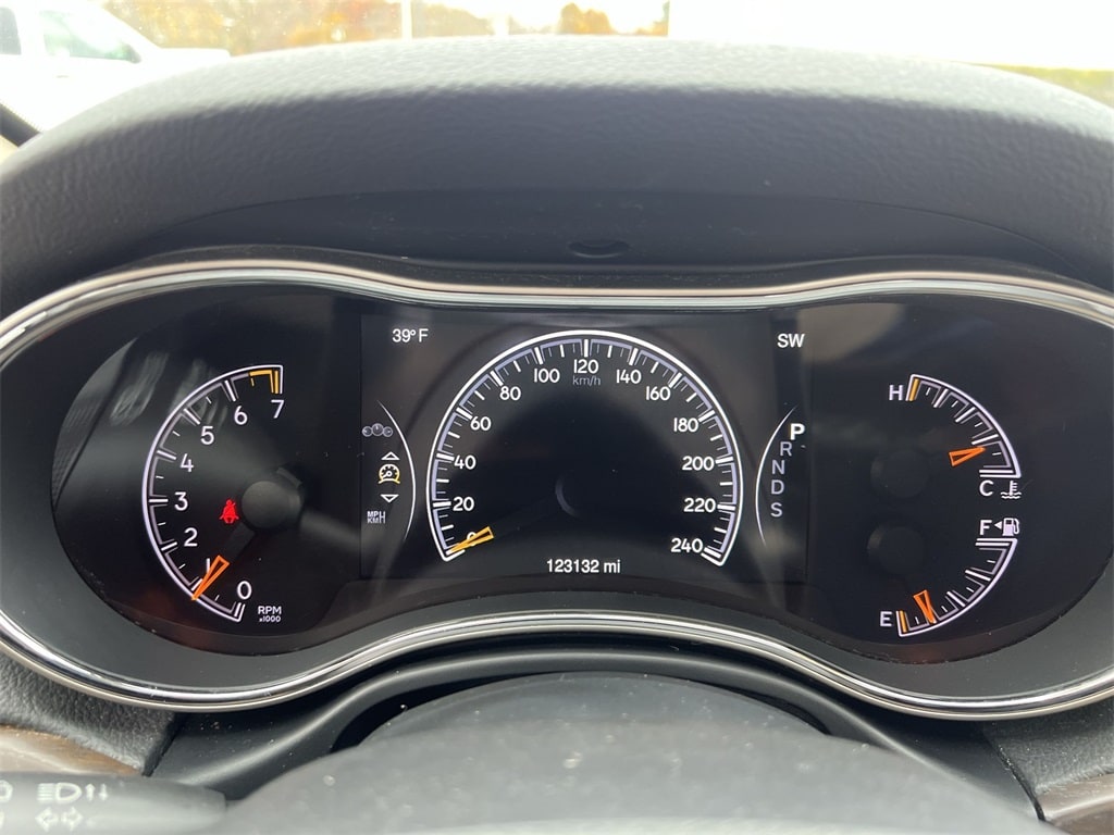 Thumbnail: 2015 Jeep Grand Cherokee - 17