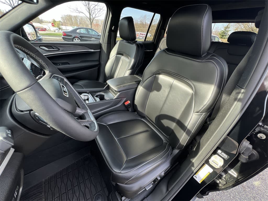 2024 Jeep Grand Cherokee Limited Edition 12