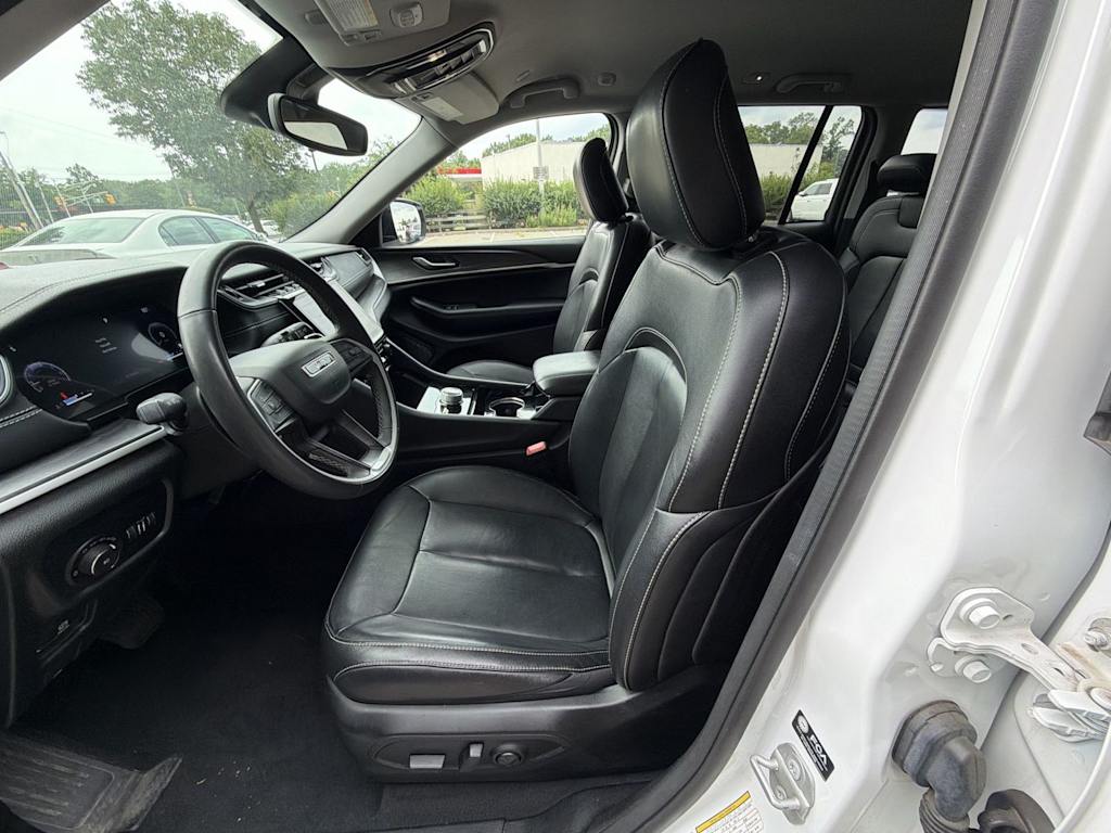 Thumbnail: 2023 Jeep Grand Cherokee - 11
