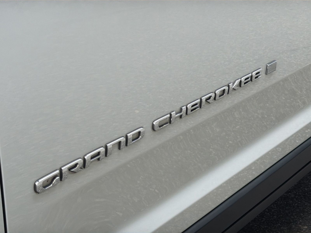 Thumbnail: 2023 Jeep Grand Cherokee - 7