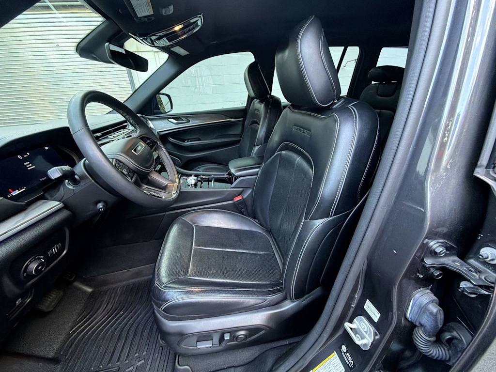 Thumbnail: 2023 Jeep Grand Cherokee - 11
