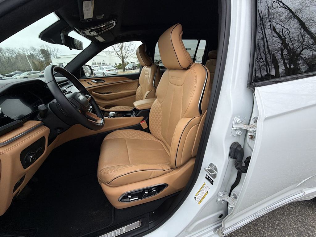 Thumbnail: 2022 Jeep Grand Cherokee L - 12