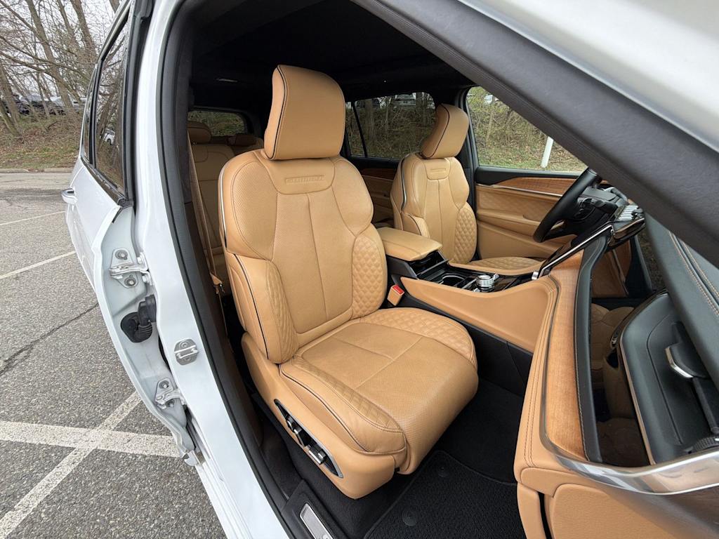Thumbnail: 2022 Jeep Grand Cherokee L - 28