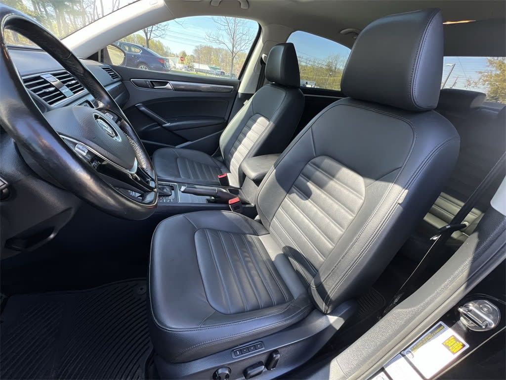 2018 Volkswagen Passat SEL 12
