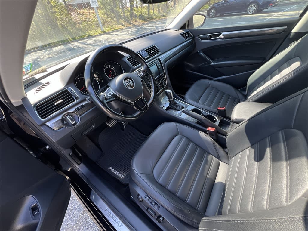 2018 Volkswagen Passat SEL 11