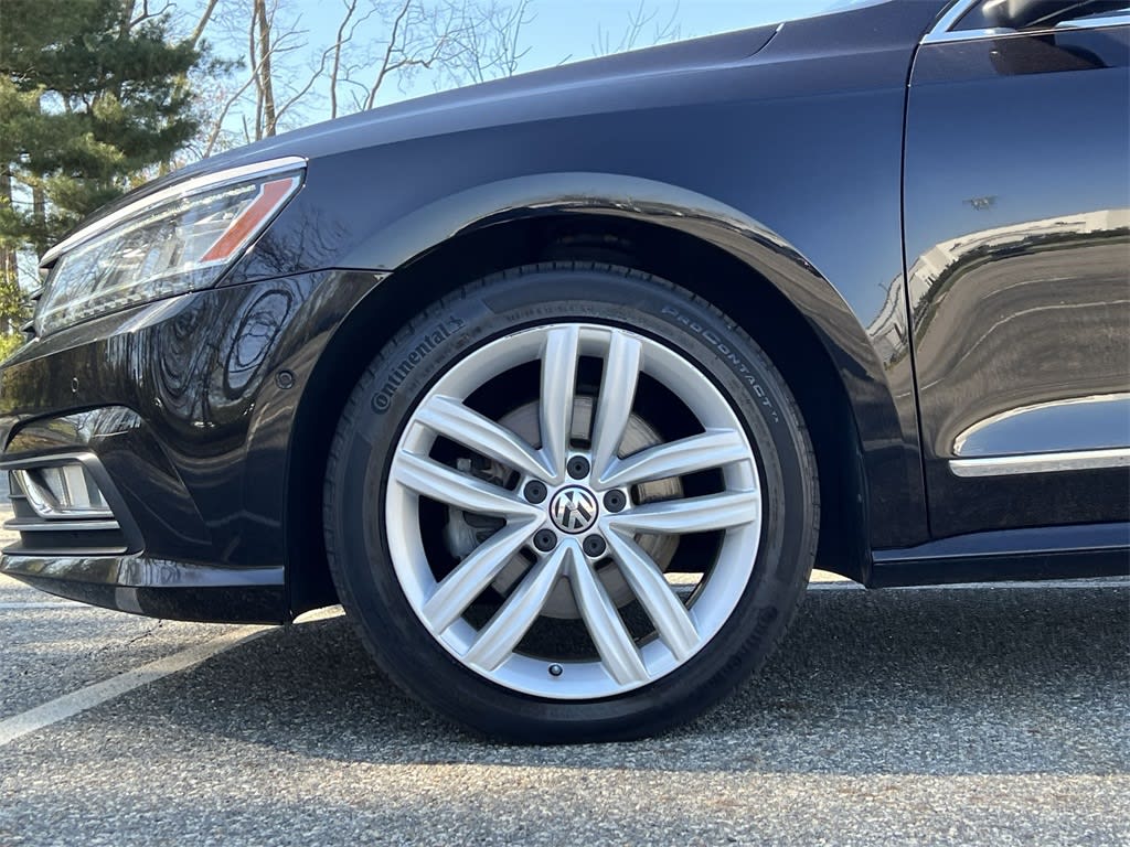 2018 Volkswagen Passat SEL 8