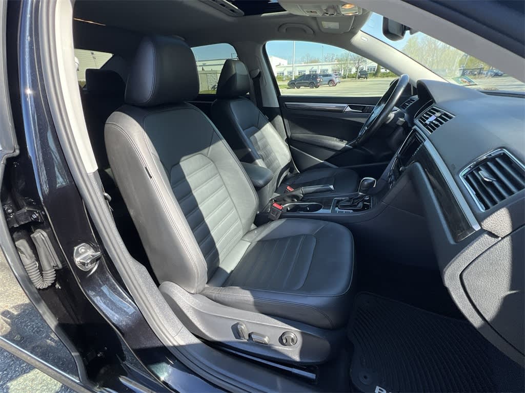 2018 Volkswagen Passat SEL 28