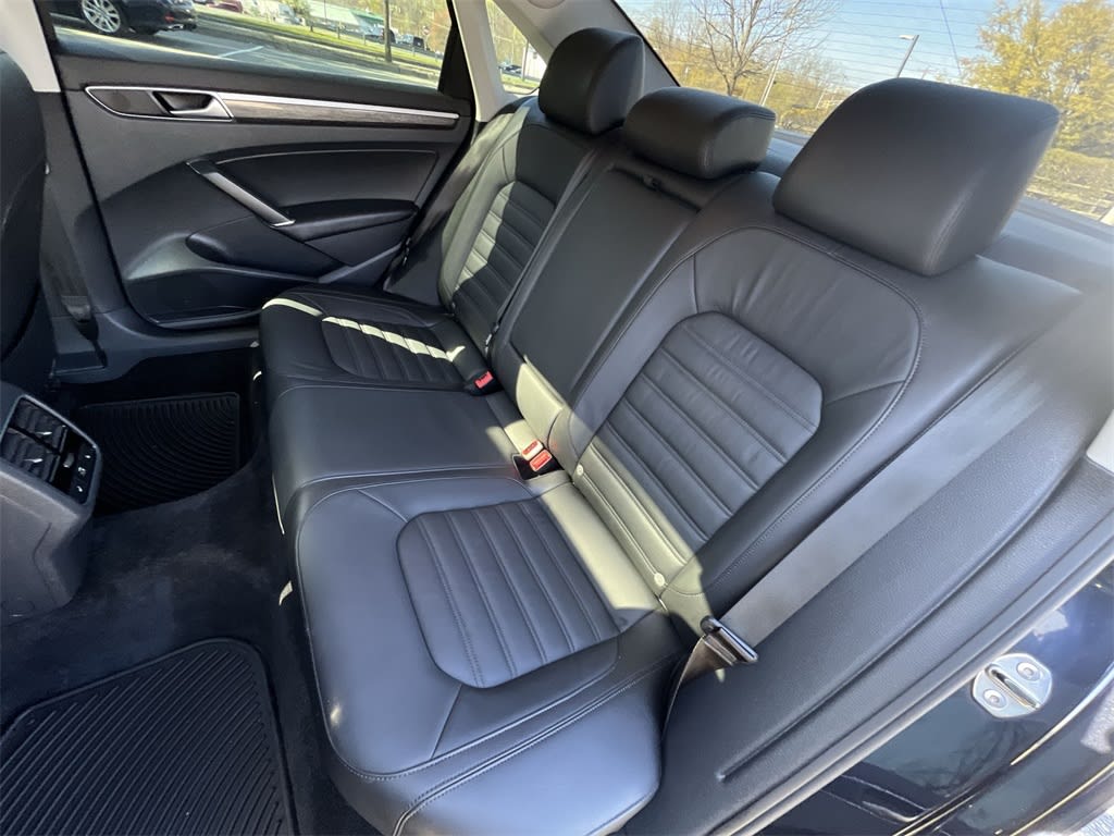 2018 Volkswagen Passat SEL 27