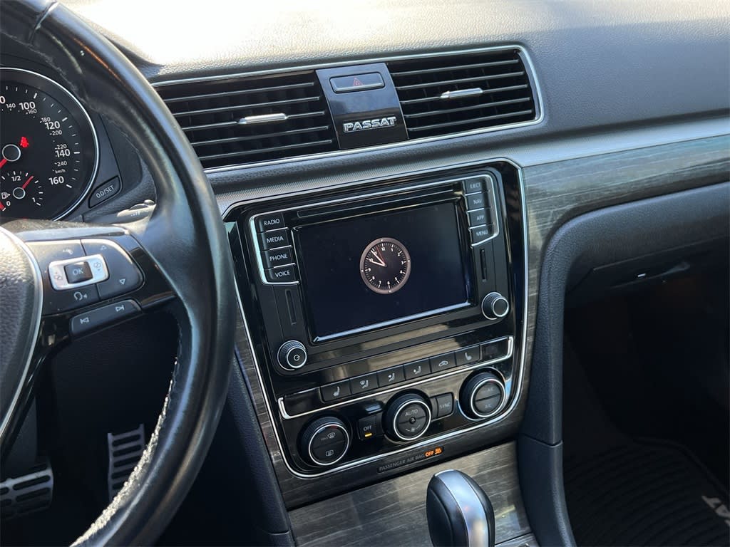 2018 Volkswagen Passat SEL 14