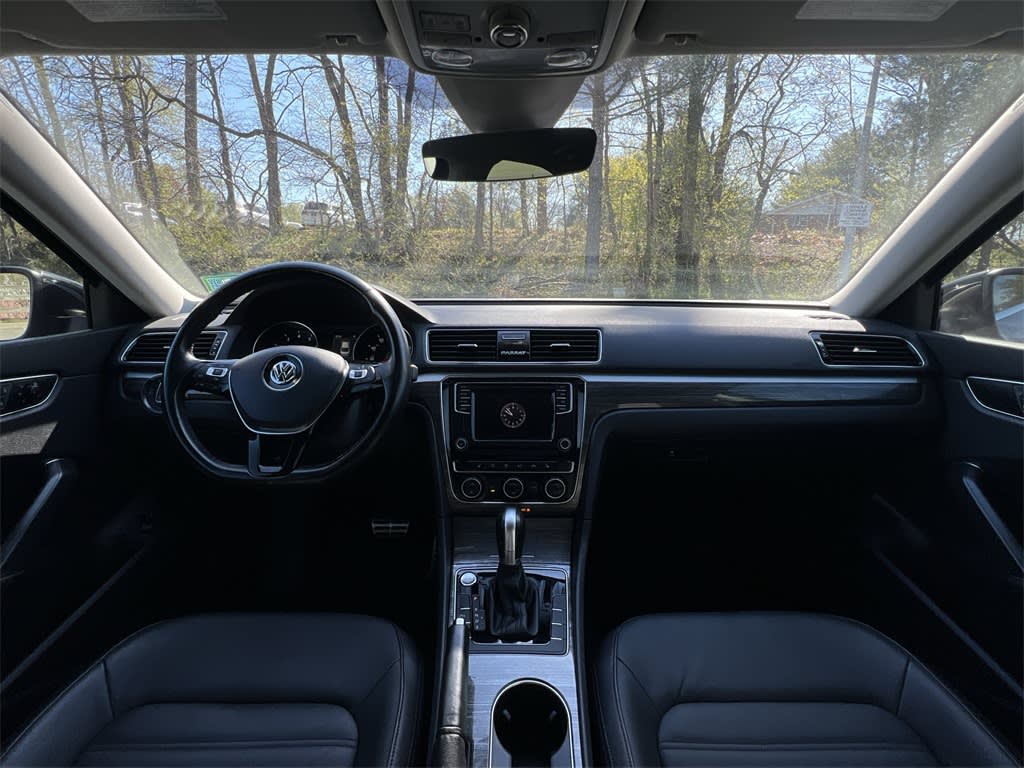 2018 Volkswagen Passat SEL 2