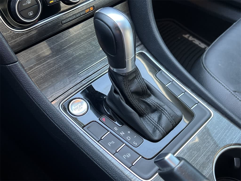 2018 Volkswagen Passat SEL 15