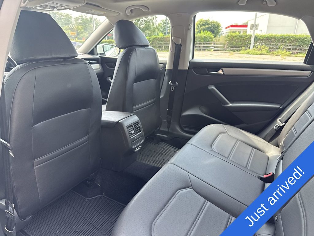 Thumbnail: 2021 Volkswagen Passat - 12