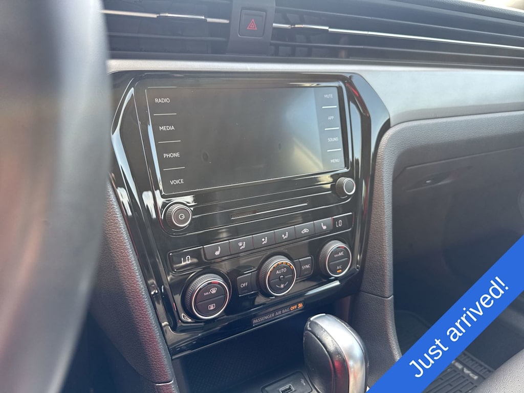 Thumbnail: 2021 Volkswagen Passat - 14