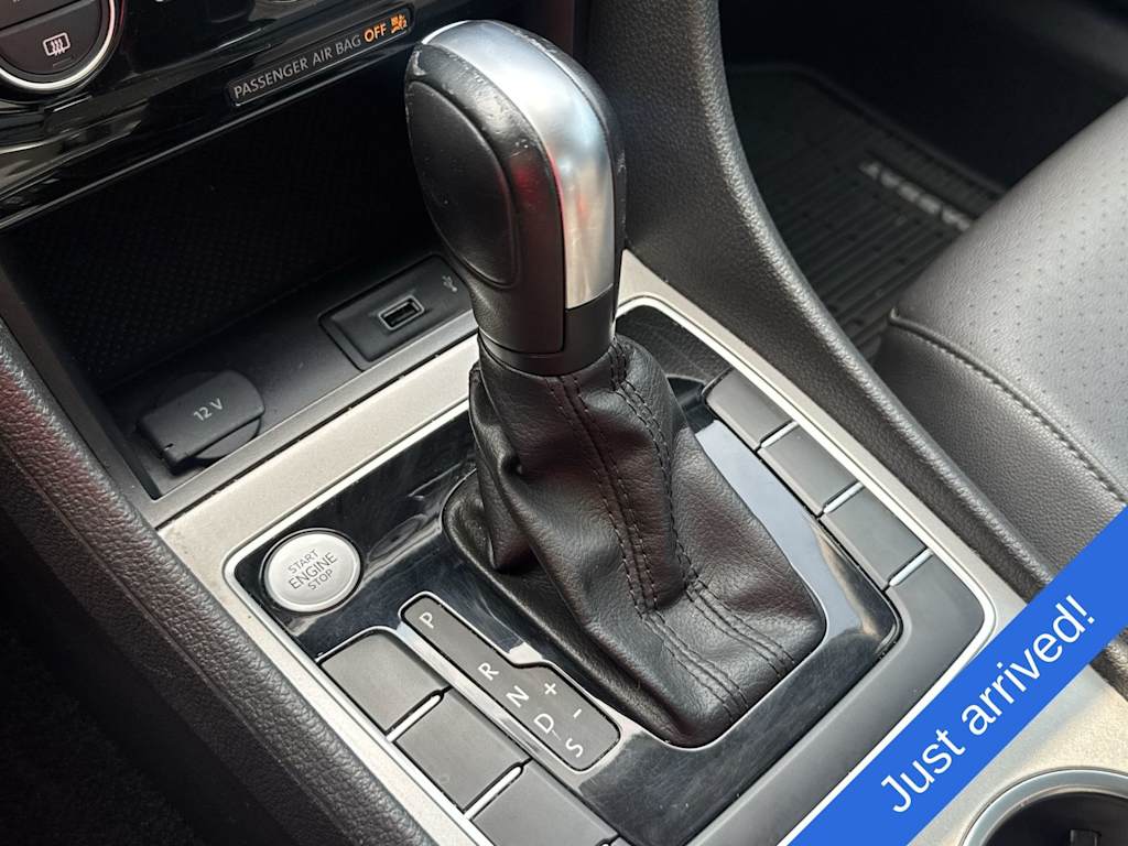 Thumbnail: 2021 Volkswagen Passat - 15