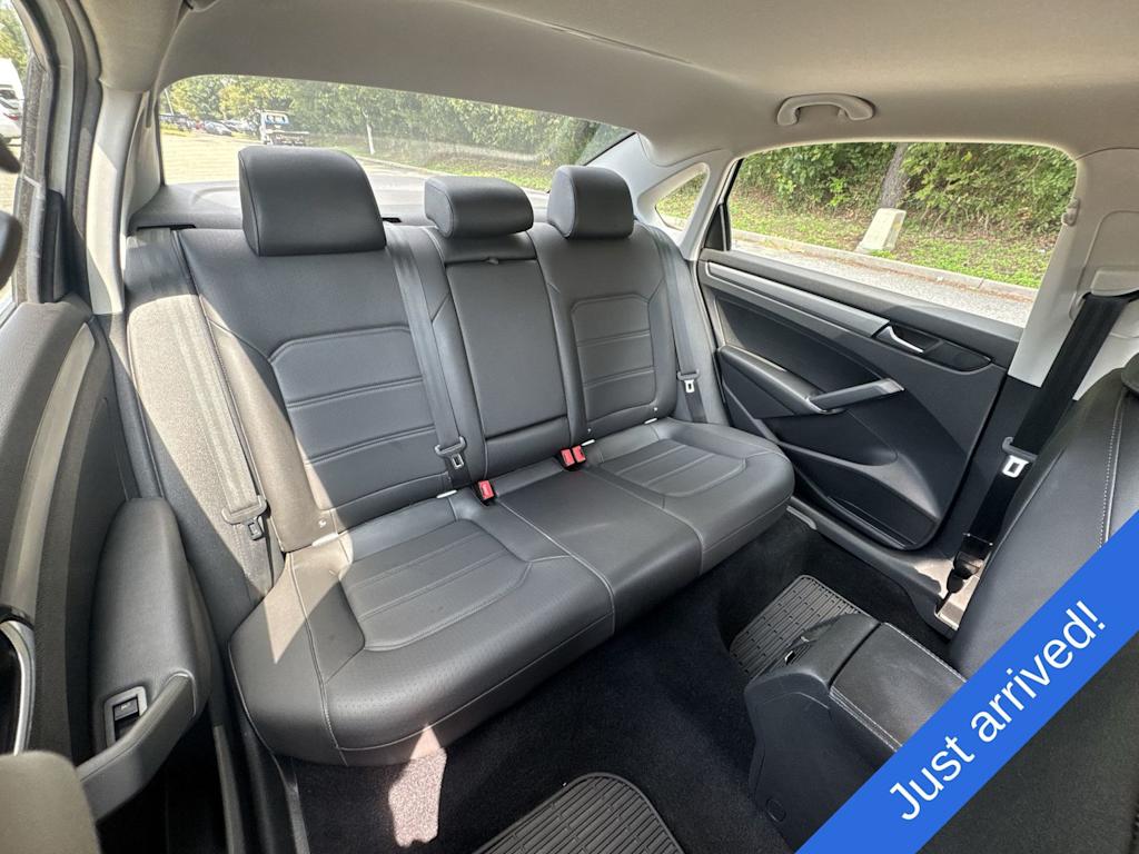 Thumbnail: 2021 Volkswagen Passat - 24