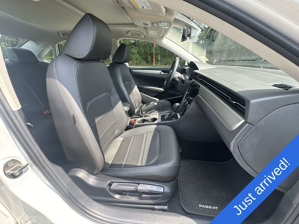 Thumbnail: 2021 Volkswagen Passat - 11