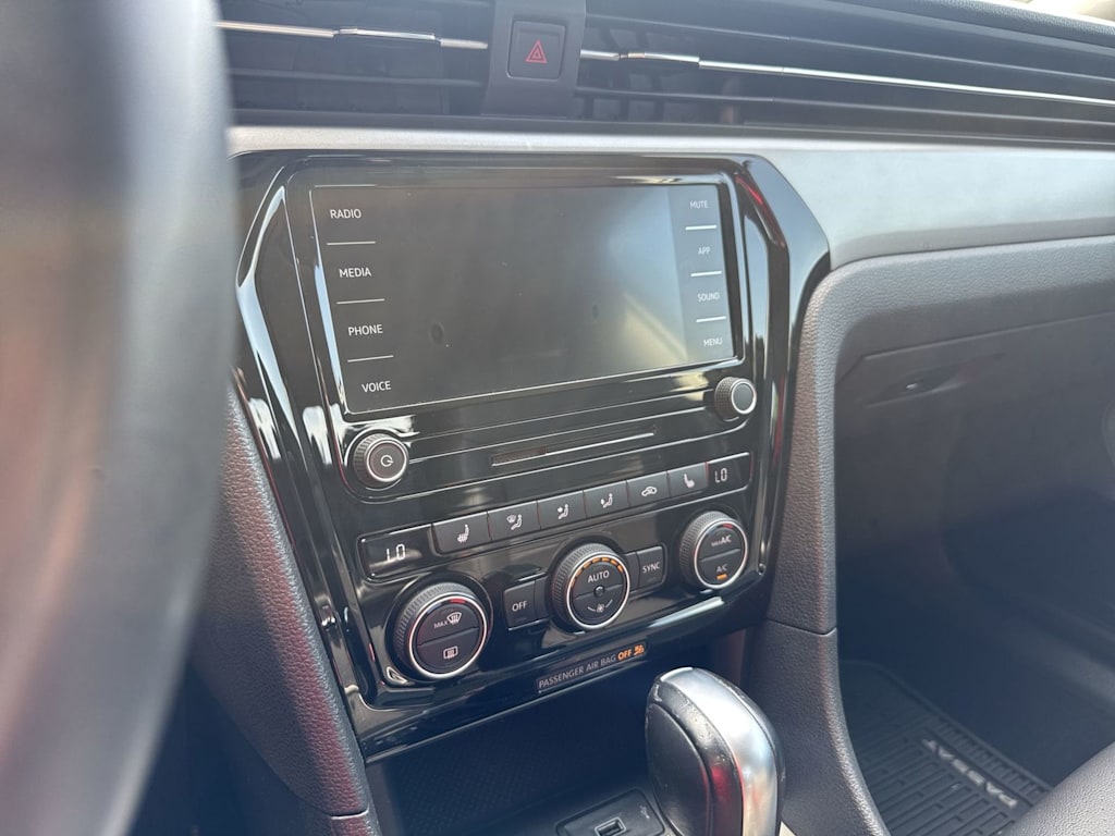 Thumbnail: 2021 Volkswagen Passat - 14