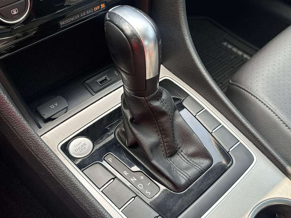 Thumbnail: 2021 Volkswagen Passat - 15